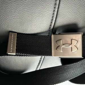 Under Armour Mens belt. 44” long not including the buckle. Perfect shape. Black.